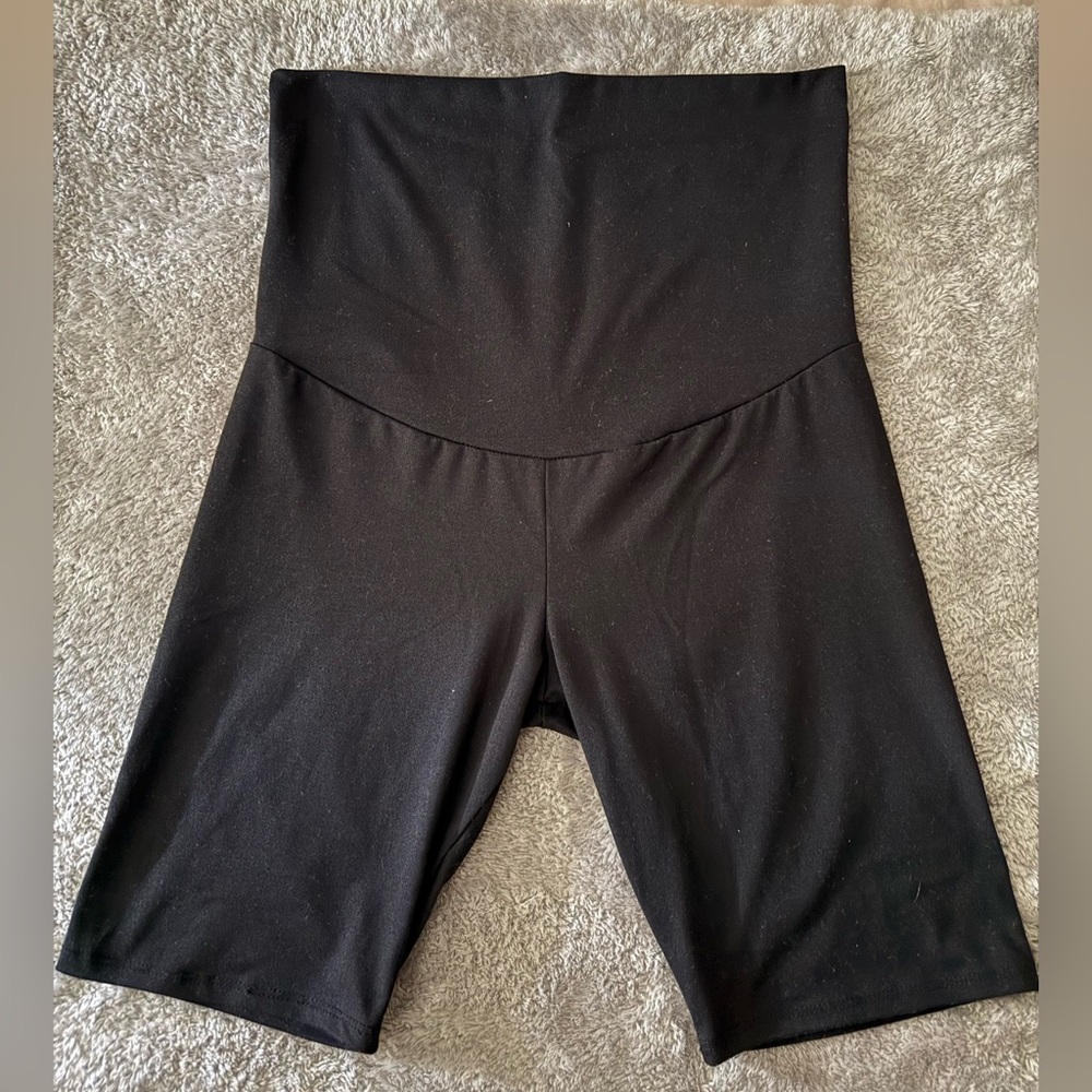 Maternity athletic shorts